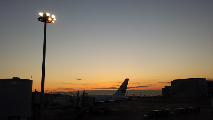 昨日の空港の朝