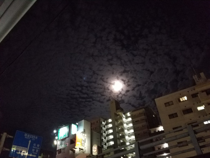 ムーンディ　イヴ