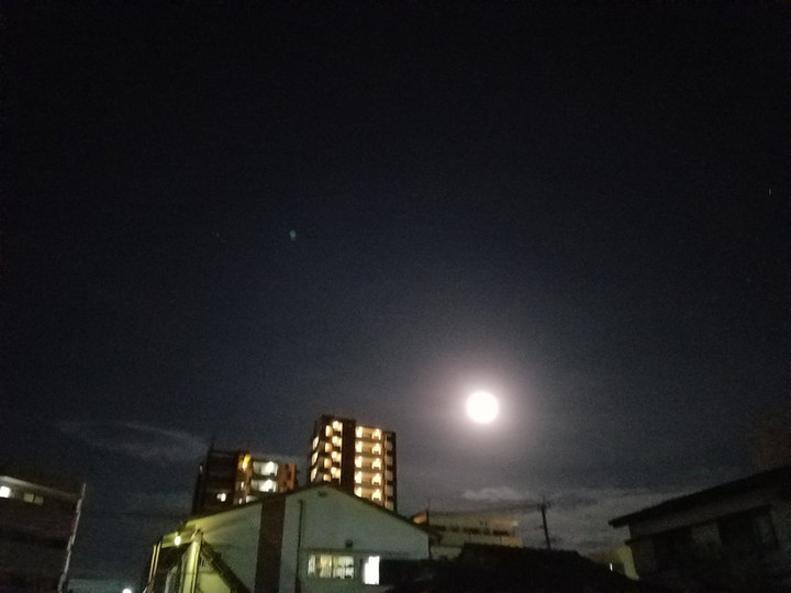 日曜の満月