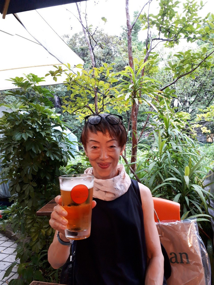 夜は