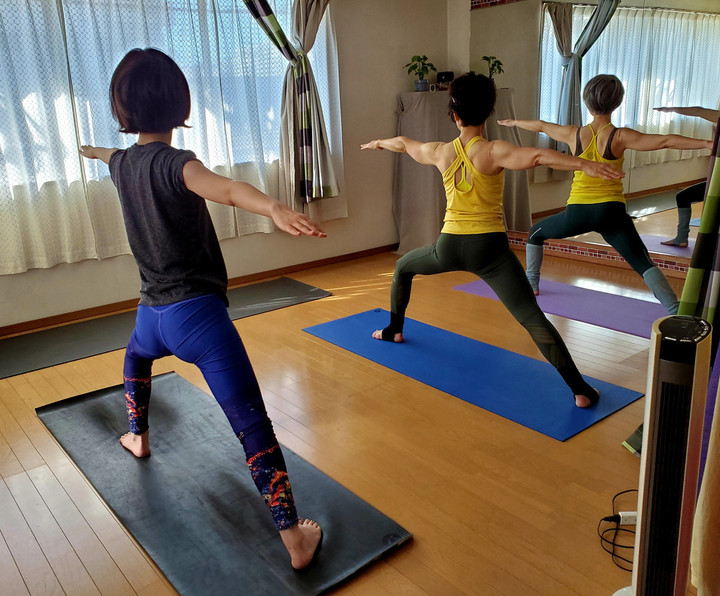 adidas→骨盤ヨガ