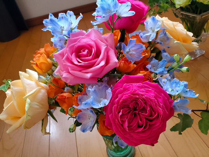 花にも支えられ